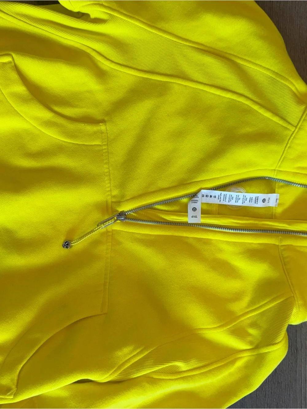 LIKE NEW Women’s Lululemon Sonic Yellow Pullover Size XS/S